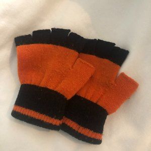 Mitts/Buy two clothes get free mitts